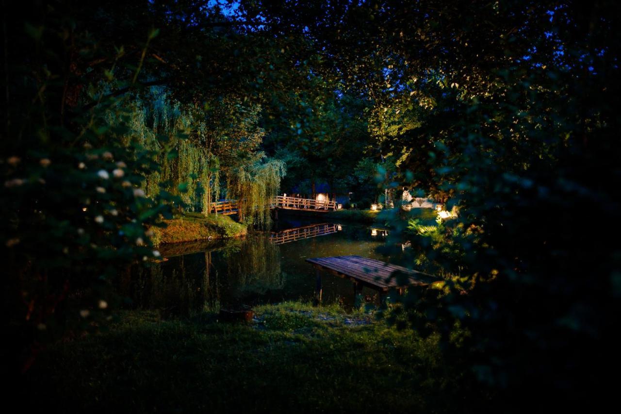 Fratii Jderi - Utopia Verde Brezoi Exteriör bild